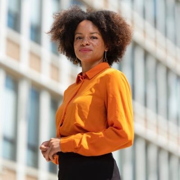 Foto Samira Rafaela Twitter Europarlementartier Ocan Caribisch Harpers Bazaar