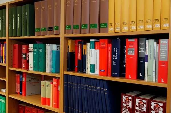 Law books Ocan Caribisch IOT SMN advocacy